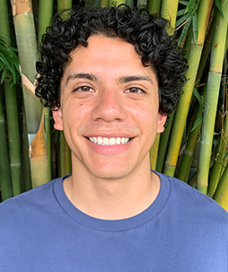roberto ferrer is one of eight students selected for the 2020-22 cohort of askew scholars