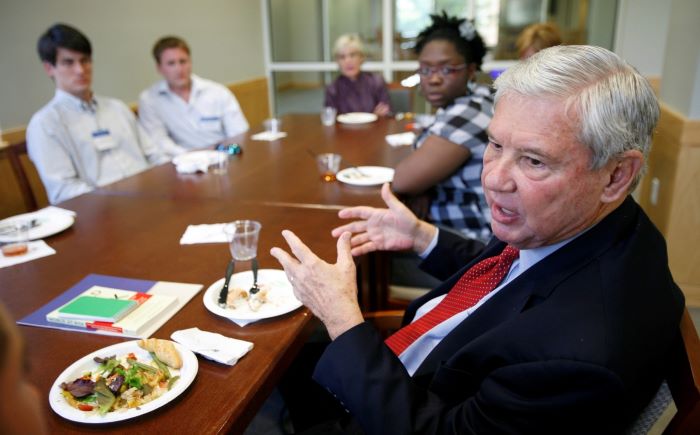 Bob Graham gestures as he speaks with students at a lunch-and-learn